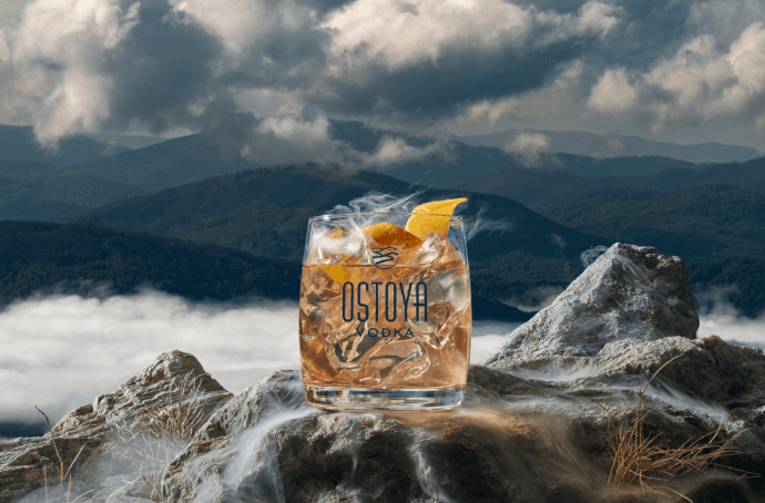 szklanka drinkiem na bazie wódki Ostoya Vodka